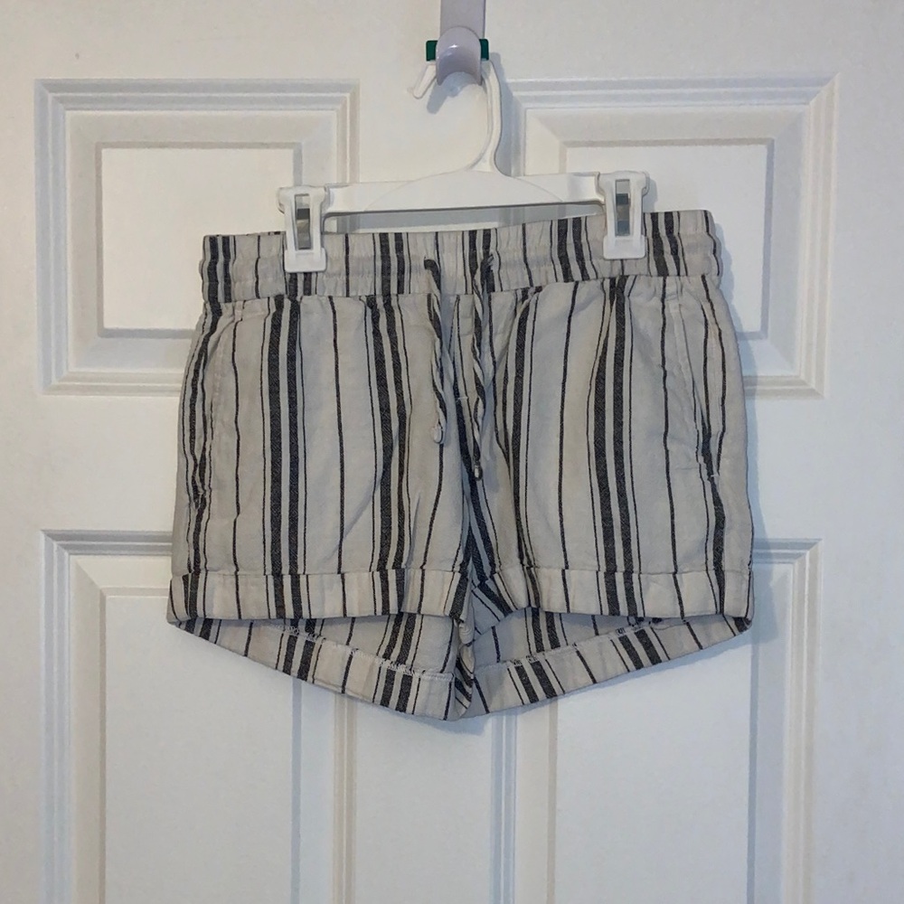 Old Navy Women's Striped Shorts - Black and White